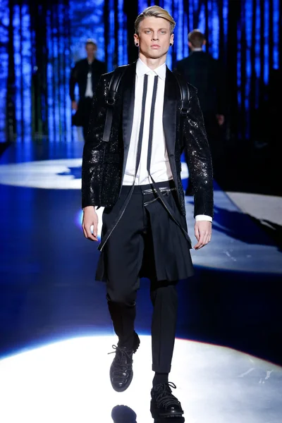 Look 29